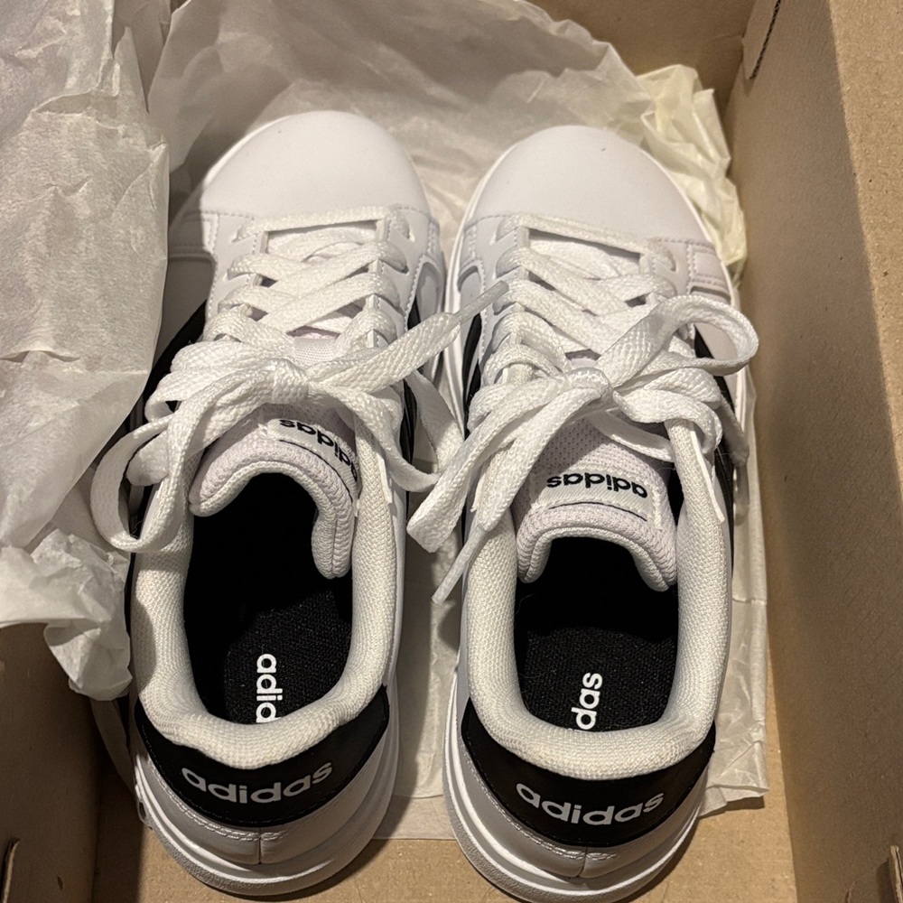 GRAND COURT LIFESTYLE TENNIS LACE-UP SHOES